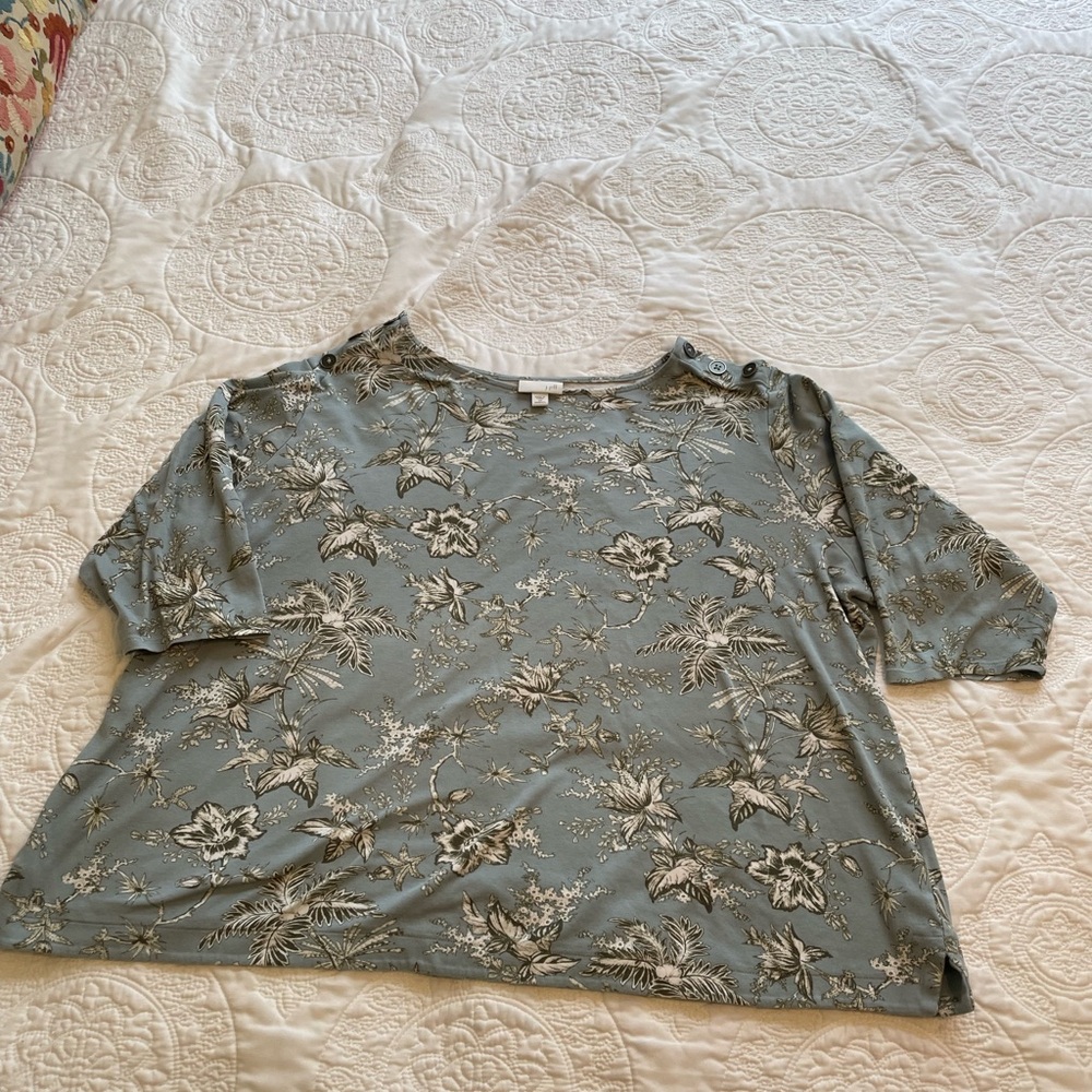 J. Jill blue gray and Cream Botanical Blouse elbow sleeve tee